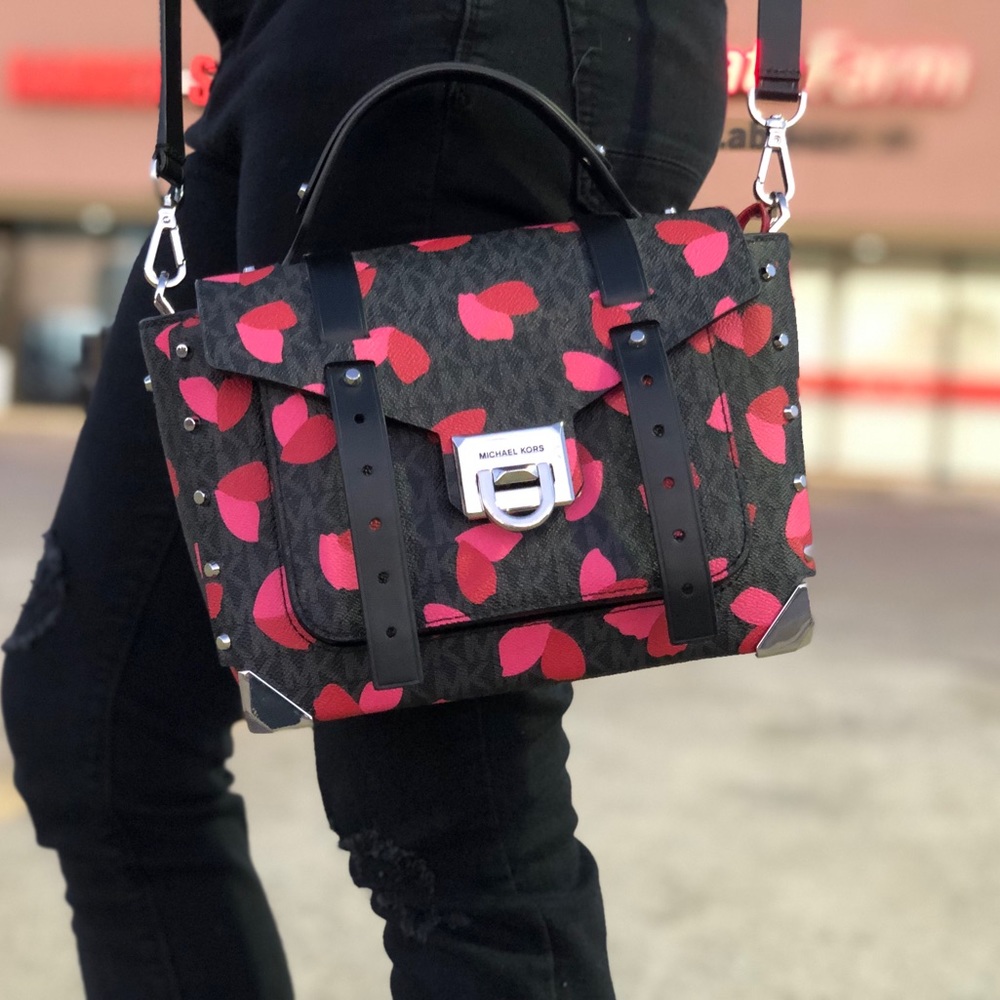 ❤️Perfect for Valentine's Day❤️Michael Kors -Manhattan Medium Petal Logo Satchel